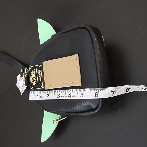 The Child Mandalorian Baby Yoda Star Wars Loungefly Wristlet Belt Bag Disney - Picture 3 of 8